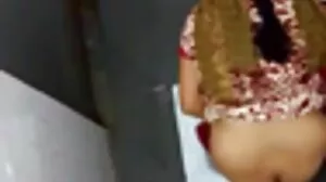 සරාගී ඇඩ්‍රියානා ලොක්කාගේ කුකුළා ඉලක්ක කරයි