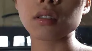 දඟකාර නැන්දා ඇගේ මැරුණු බෑණාව පොළඹවයි