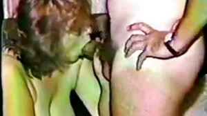 විශාල බට් blonde කුකුළා විනාශ කරයි